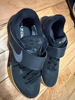 Nike Black and Gum-Soled zoom size 10.5